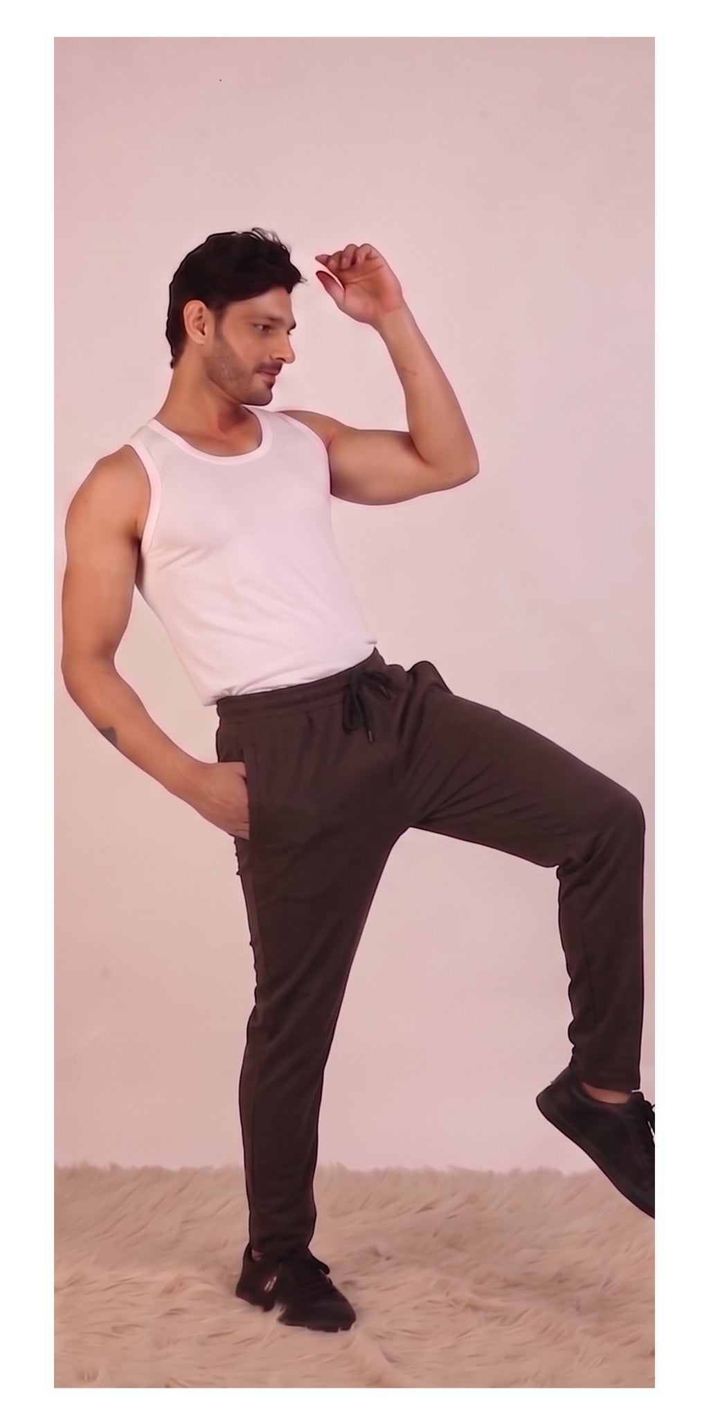 COTTON PANT WITH ZIPPER POCKET