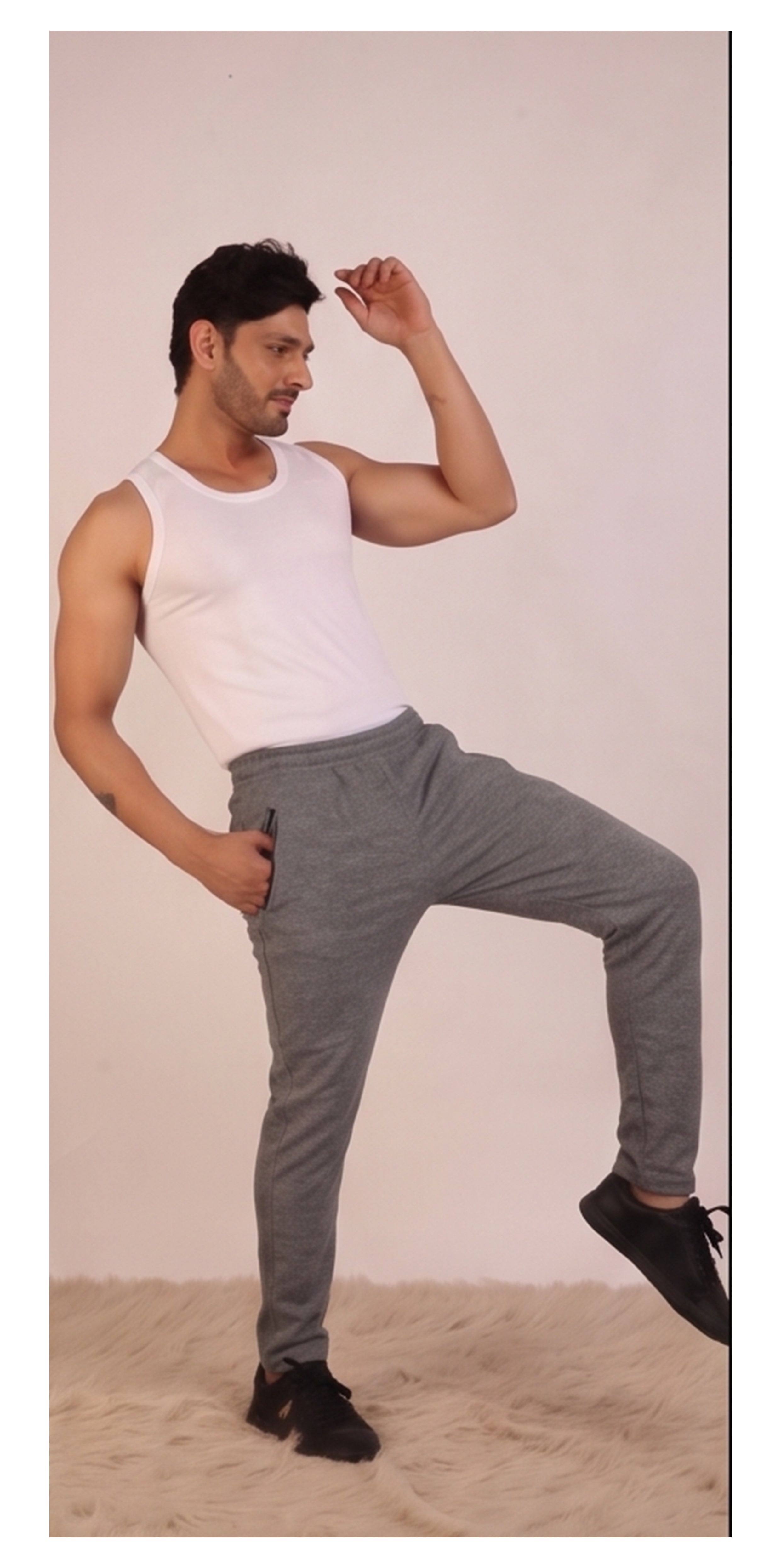 COTTON PANT WITH ZIPPER POCKET