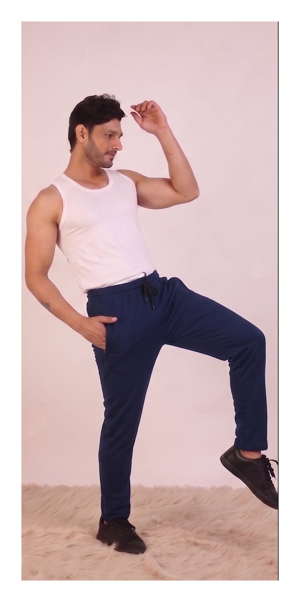 COTTON PANT WITH ZIPPER POCKET